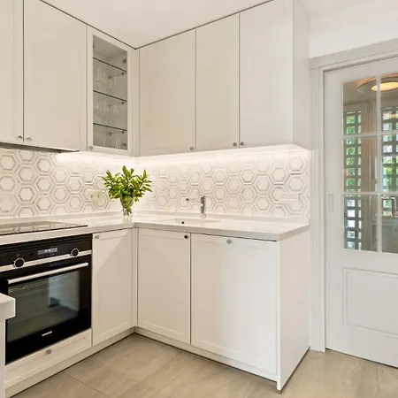 Апартаменты Prime Location, Priv Terrace, Steps From The Марбелья