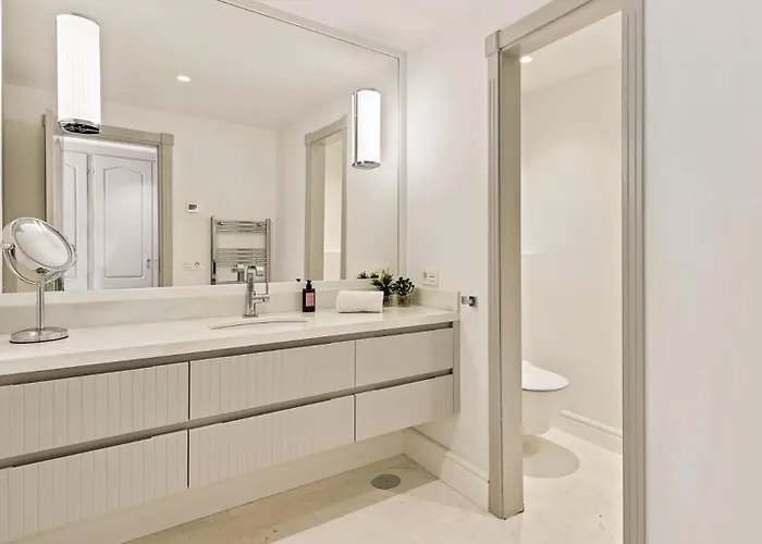 Apartmán Prime Location, Priv Terrace, Steps From The *