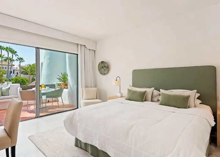 Apartmán Prime Location, Priv Terrace, Steps From The *