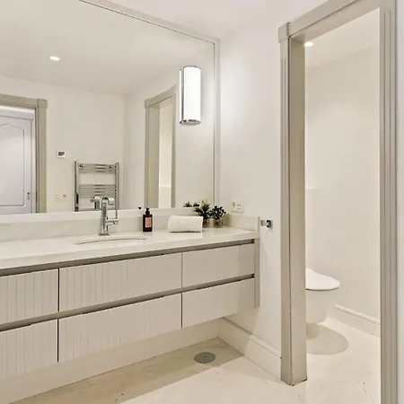 Apartman Prime Location, Priv Terrace, Steps From The *