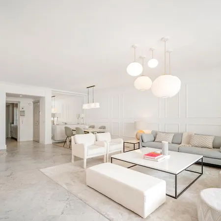 Apartamento Prime Location, Priv Terrace, Steps From The