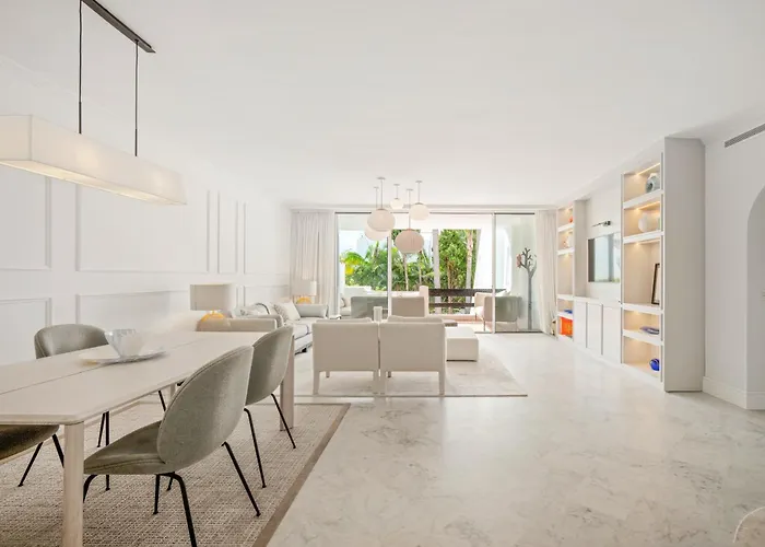 Prime Location, Priv Terrace, Steps From The Apartament *