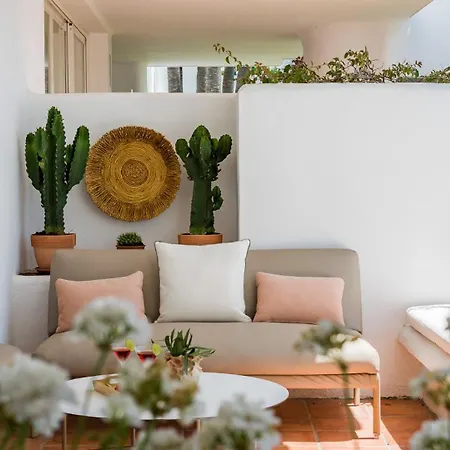 Apartament Prime Location, Priv Terrace, Steps From The