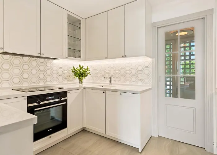 Apartament Prime Location, Priv Terrace, Steps From The Marbella